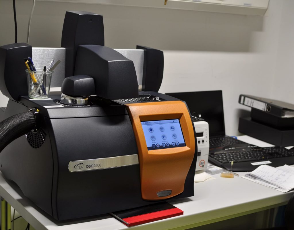TA Instruments® Differential Scanning Calorimeter 2500